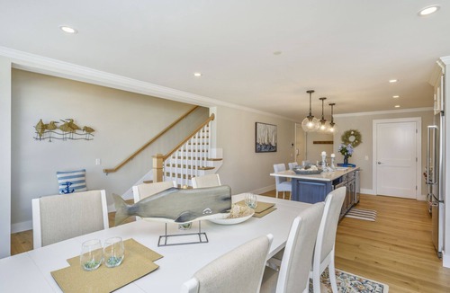 Harwich Port Condo | TJs Tide: Prime Location Condo w/Outdoor Deck