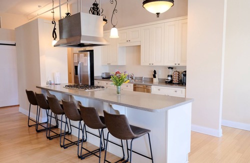 Wholesale District Condo | Top Floor Loft! 4 Bedrooms and 2,000 sq ft