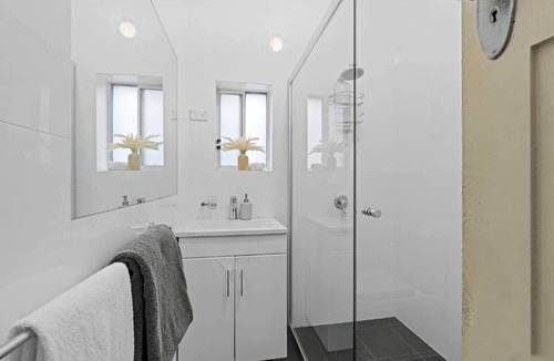 Bexley North House | 'Tranquil Home: City, Beach, Airport'
