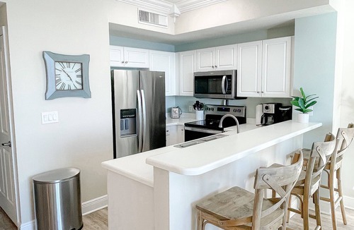 Miramar Beach Condo | 🏝Updated BEACHFRONT Condo - Beach Chair Service Included (Mar-Oct) Sleeps 6!🏖