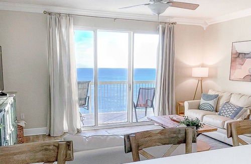 Miramar Beach Condo | 🏝Updated BEACHFRONT Condo - Beach Chair Service Included (Mar-Oct) Sleeps 6!🏖