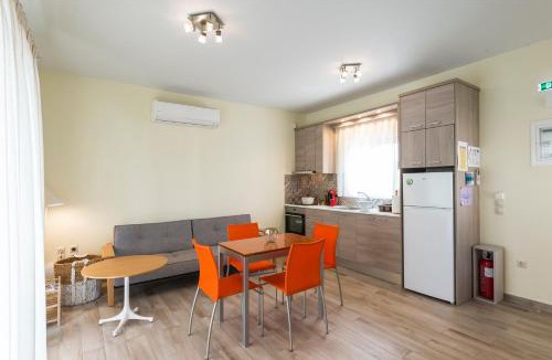 Pylos-Nestoras Apartment | Venus Villa with Private Pool, 2min to the Beach