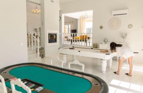 Ferrel Villa | VILLA ALTUS near Ericeira with swimming pool, jacuzzi and 2 games room