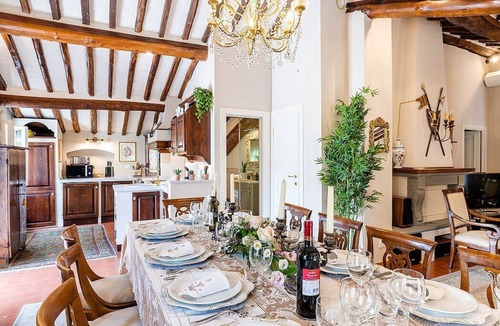 Vorno House | Villa delle Viole: An elegant and welcoming two-story apartment that is part of a villa immersed in a splendid landscape, in a lovely little hamlet, with Free WI-FI.
