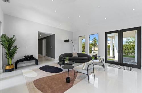 Fontainebleau Villa | Villa Grand