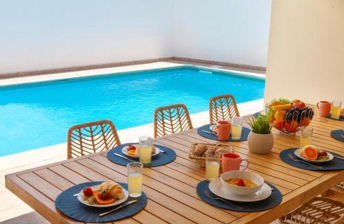 Areias de Sao Joao Villa | Villa Las Palmas by Algarve Vacation