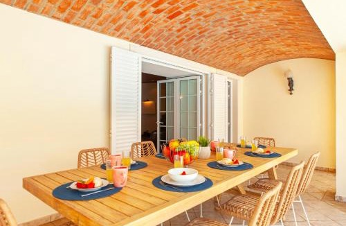 Areias de Sao Joao Villa | Villa Las Palmas by Algarve Vacation