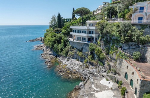 Vietri sul Mare Villa | Villa 'Luxury A Strapiombo Sul Mare' with Sea View, Wi-Fi and Air Conditioning