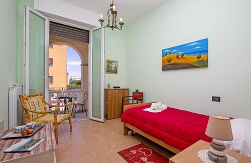 Desenzano del Garda Apartment | Villa Mimosa Near Desenzano Old Town Apt 1 Parking, A/C, WiFi, Desenzano Del Garda, Italy