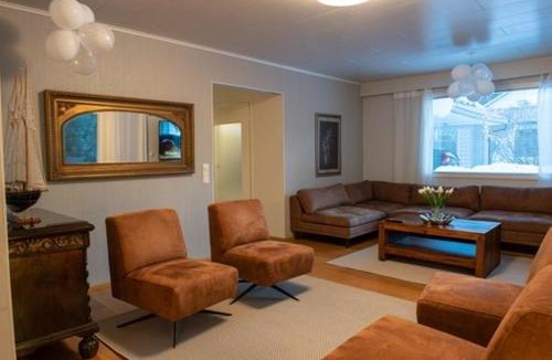 Seinajoki Villa | Villa Närhi 230 m2 upea talo rauhallisella alueella
