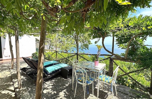 Praiano House | Villa Sirana: A characteristic and welcoming two-story independent house which faces the sun and the sea, with Free WI-FI.