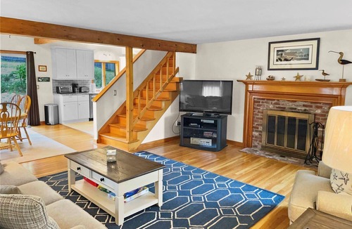 West Chatham House | Walk to Beach, Pet Friendly, AC units, WiFi
