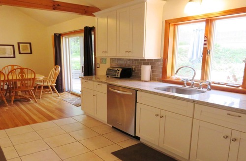 West Chatham House | Walk to Beach, Pet Friendly, AC units, WiFi