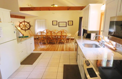 West Chatham House | Walk to Beach, Pet Friendly, AC units, WiFi