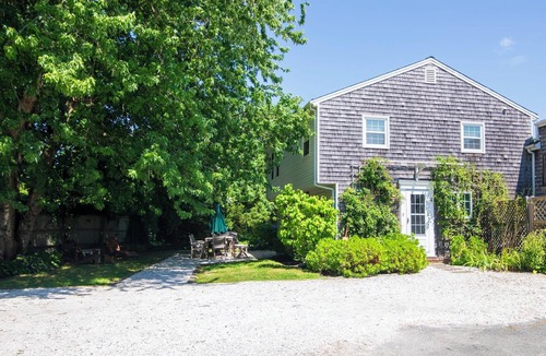 East Orleans House | Walk to Nauset Beach NEW AC System!