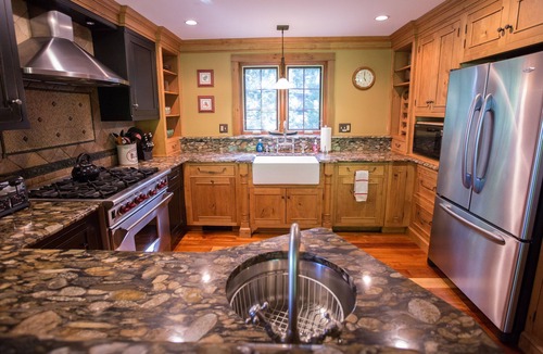 Hillcrest House | Walk to Town, Fire Pit, Hot Tub, Grand Open Family Room, Gourmet Kitchen, Grill
