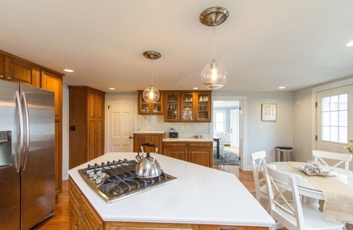 Chatham House | Waterfront Chatham Village, Short Walk to Town & Lighthouse Beach
