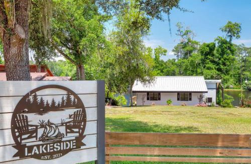 Telogia House | Waterfront on Lake Talquin - Near FSU - Stunning Views - 2 Story Deck - Fire Pit - Fast 1000 mbps Internet - 3 min from Boat Ramp