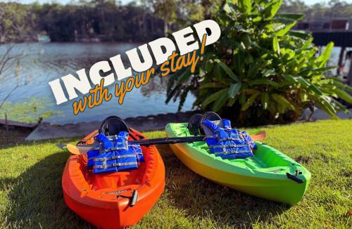 Telogia House | Waterfront on Lake Talquin - Near FSU - Stunning Views - 2 Story Deck - Fire Pit - Fast 1000 mbps Internet - 3 min from Boat Ramp