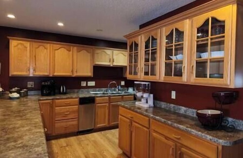 Green Valley Apartment | White Oak Lodge Guest House- Suite A
