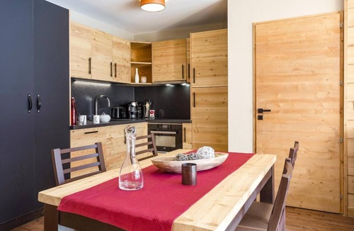 Les Boisses Apartment | Wifi, 300m from resort center, swimming pool, balcony, tv, ski locker, 75-80m², Tignes