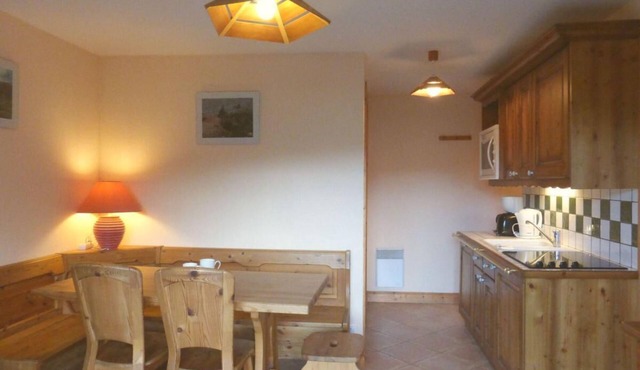 150m from shops, 1st floor, balcony, tv, 32m², Méribel