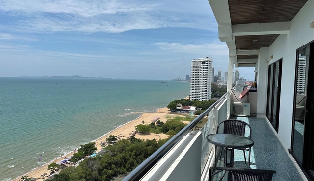 180 sqm 3 bedroom condo with amazing oceanfront view