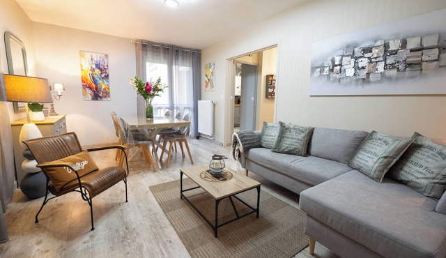 2 bedroom apartment private parking Normandy BAYEUX D-Day Beaches