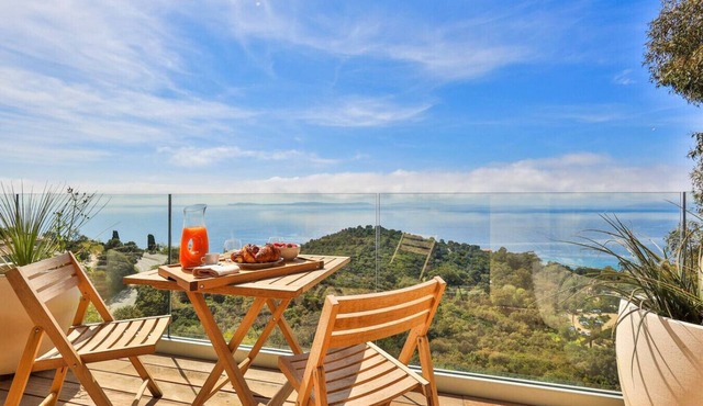 2-room apartment with panoramic sea view