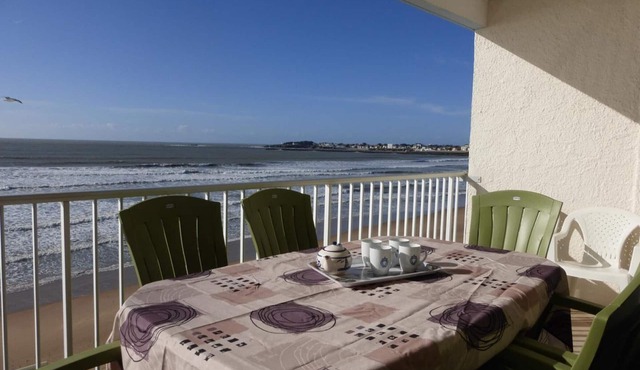 3-room apartment with balcony and beach access - sleeps 7