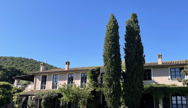 A home with effortless comfort & genuine Italian living. Near Rome, pool & lake