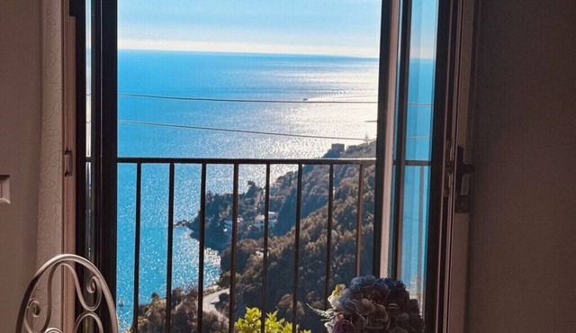 A house with sea view [Amalfi Coast] house 5 minutes from the sea; amazing view