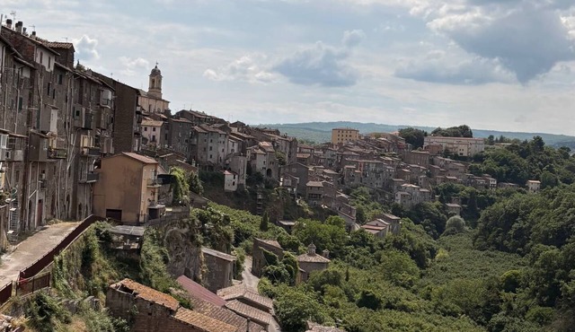A true Italian delight on a hill in the center of Italy, amazing views