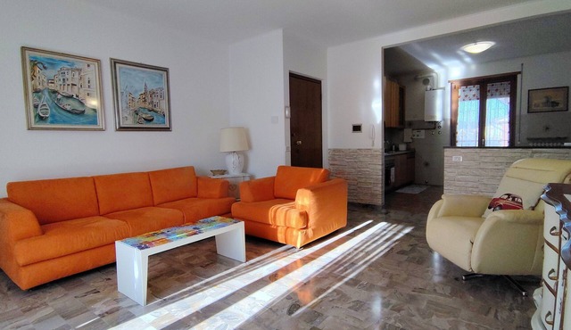 Apartment 75 sm with 5/6 beds - closed parking space- served by public transport