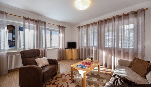 Apartment 'Ciasa Piaz de Pavarin' with Mountain View, Shared Garden & Wi-Fi