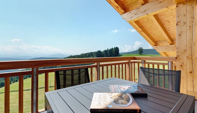 Apartment 'Moserhof Wohnung Lavendel' with Mountain View, Balcony and Wi-Fi