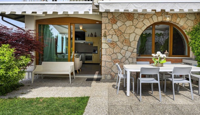 Apartment "Residence La Mignon Oleandri" with Lake View, Mountain View & Garden