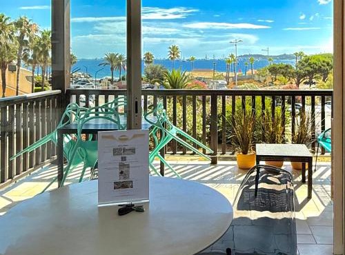Apartment seafront in Gassin
