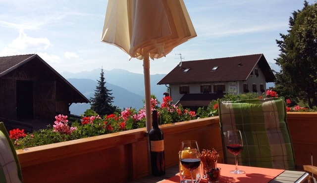 Apartment "Valentin" with Mountain View, Wi-Fi, Balcony & Garden