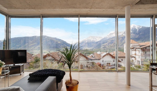 Apartment 'Villa Alvarium Eins' with Mountain View, Private Terrace and Wi-Fi