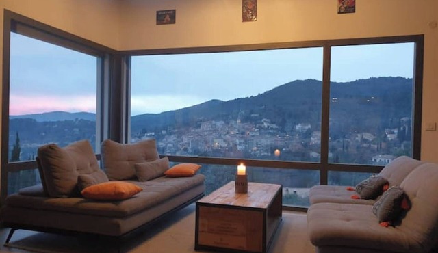 Architect-designed villa, dominant view