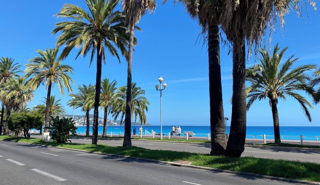 Beach and Salsa Promenade des Anglais