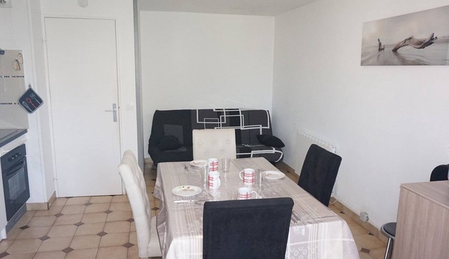 Beachside Duplex with Direct Access to the Sea, Balcony, and Free Parking