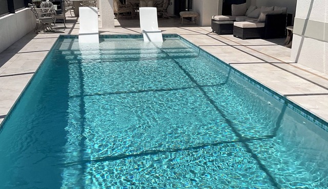 Brand New villa with amazing salt water pool few minutes from Venice beaches.