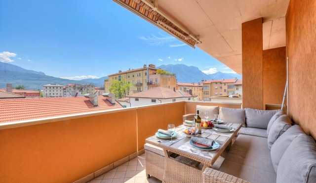 Casa Alexander - Lake Garda Apartment with Terrace, Riva del Garda, Italy