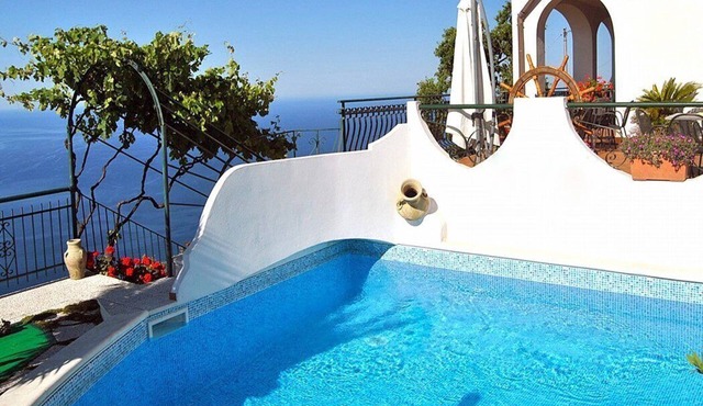 Casa Lolita A: A cozy apartment located on a hillside, facing the sea, with Free WI-FI.