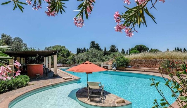 Casa Rustico, large pool, 350m from the beach, by the river.