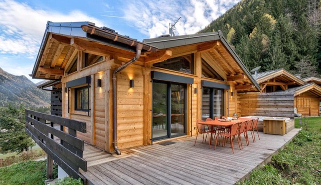 Chalet Green Forest