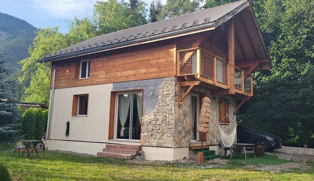 Charming new 90m² chalet in the heart of the village, with 3 bedrooms and 2 bathrooms