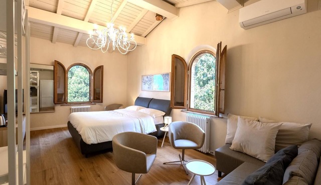 Charming double bedroom in cottage in enchanting Monteaperti with WiFi, AC